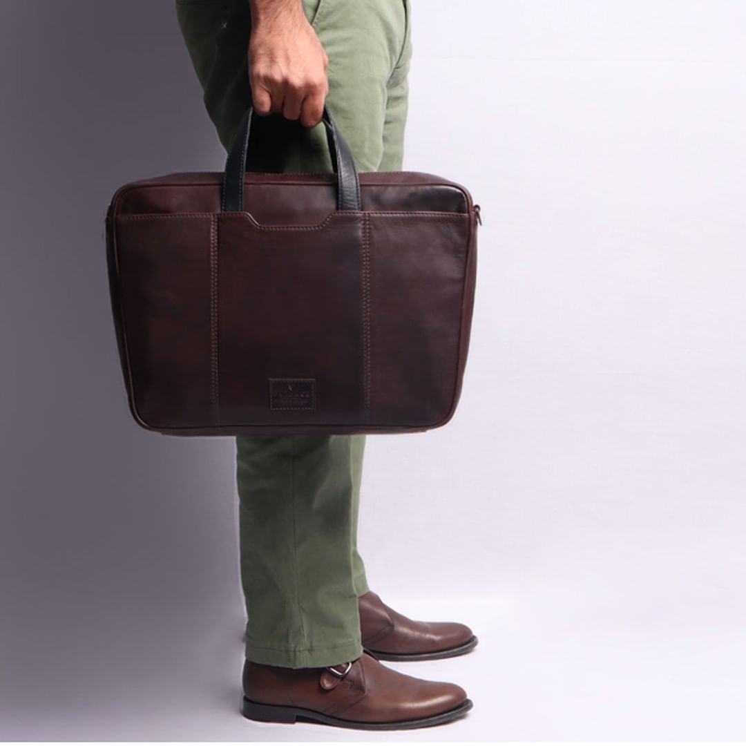 Hogan Leather BriefcaseBags & WalletsCyan BeechBrown, Luggage and bags, Product128.90Brown, Luggage and bags, ProductBags & WalletsHogan Leather BriefcaseHogan Leather Briefcase - Premium Bags & Wallets from Cyan Beech - Just CHF 128.90! Shop now at Maria Bitonti Home Decor