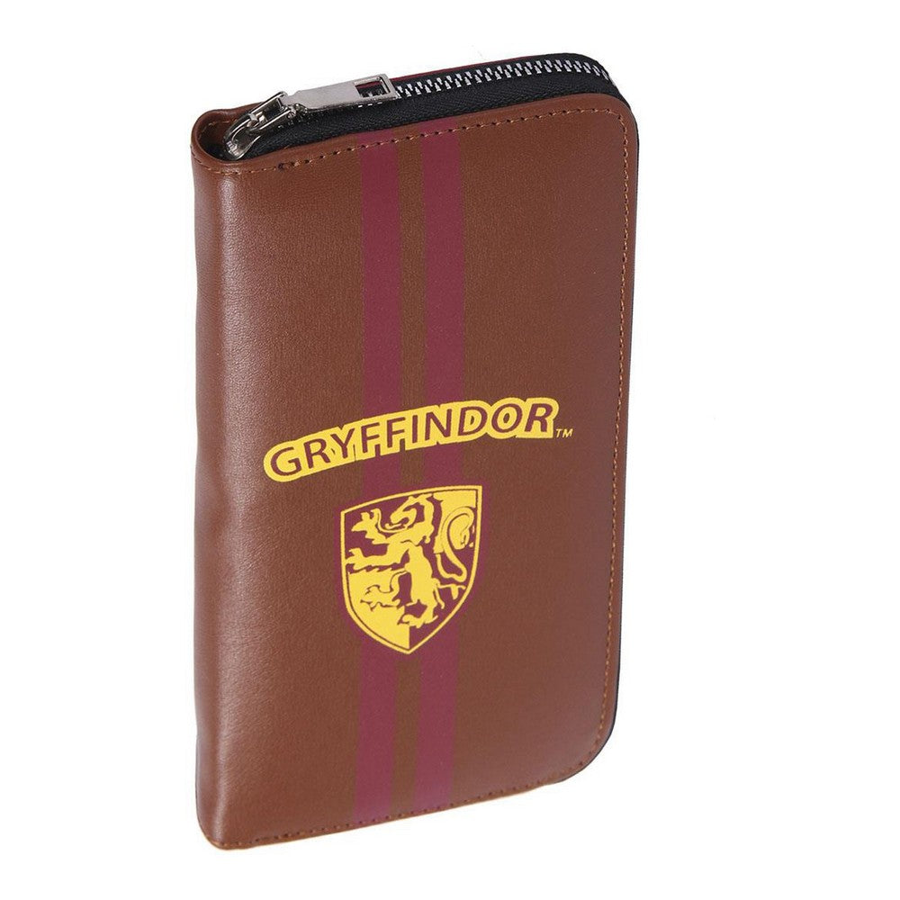 Purse Harry Potter Gryffindor BrownAccessoriesBigbuycinema and television, fashion, geek, licensed products, travel, winter8.99cinema and television, fashion, geek, licensed products, travel, winterAccessoriesPurse Harry Potter Gryffindor BrownPurse Harry Potter Gryffindor Brown - Premium Accessories from Bigbuy - Just CHF 8.99! Shop now at Maria Bitonti Home Decor