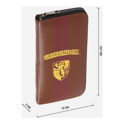 Purse Harry Potter Gryffindor BrownAccessoriesBigbuycinema and television, fashion, geek, licensed products, travel, winter8.99cinema and television, fashion, geek, licensed products, travel, winterAccessoriesPurse Harry Potter Gryffindor BrownPurse Harry Potter Gryffindor Brown - Premium Accessories from Bigbuy - Just CHF 8.99! Shop now at Maria Bitonti Home Decor