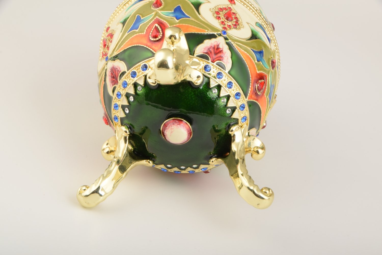 Colorful Russian EggHome DecorOrchid Menoetius2020 Collection, collection, Faberge, Faberge Egg, FaireJune2023, Gift, Keren Kopal, trinket box245.982020 Collection, collection, Faberge, Faberge Egg, FaireJune2023, Gift, Keren Kopal, trinket boxHome DecorColorful Russian EggColorful Russian Egg - Premium Home Decor from Orchid Menoetius - Just CHF 245.98! Shop now at Maria Bitonti Home Decor