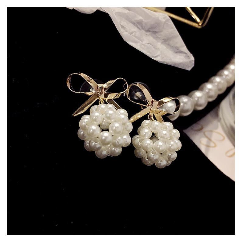 Bowknot with Pearl Hydrangea EarringJewelry & WatchesBlush BellaOct 202110.49Oct 2021Jewelry & WatchesBowknot with Pearl Hydrangea EarringBowknot with Pearl Hydrangea Earring - Premium Jewelry & Watches from Blush Bella - Just CHF 10.49! Shop now at Maria Bitonti Home Decor