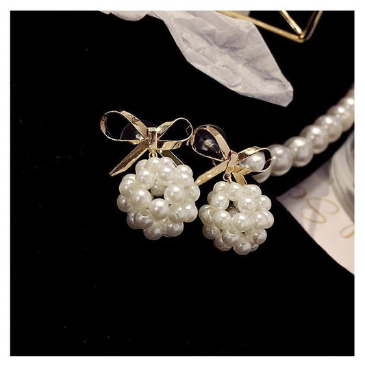 Bowknot with Pearl Hydrangea EarringJewelry & WatchesBlush BellaOct 202110.49Oct 2021Jewelry & WatchesBowknot with Pearl Hydrangea EarringBowknot with Pearl Hydrangea Earring - Premium Jewelry & Watches from Blush Bella - Just CHF 10.49! Shop now at Maria Bitonti Home Decor