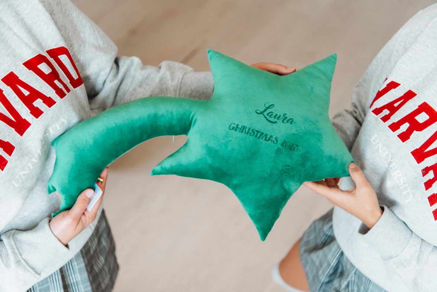 Personalized cushion "Shooting star" , greenTextiles & PillowsOchre Ares24.64Textiles & PillowsPersonalized cushion "Shooting star" , greenPersonalized cushion "Shooting star" , green - Premium Textiles & Pillows from Ochre Ares - Just CHF 24.64! Shop now at Maria Bitonti Home Decor